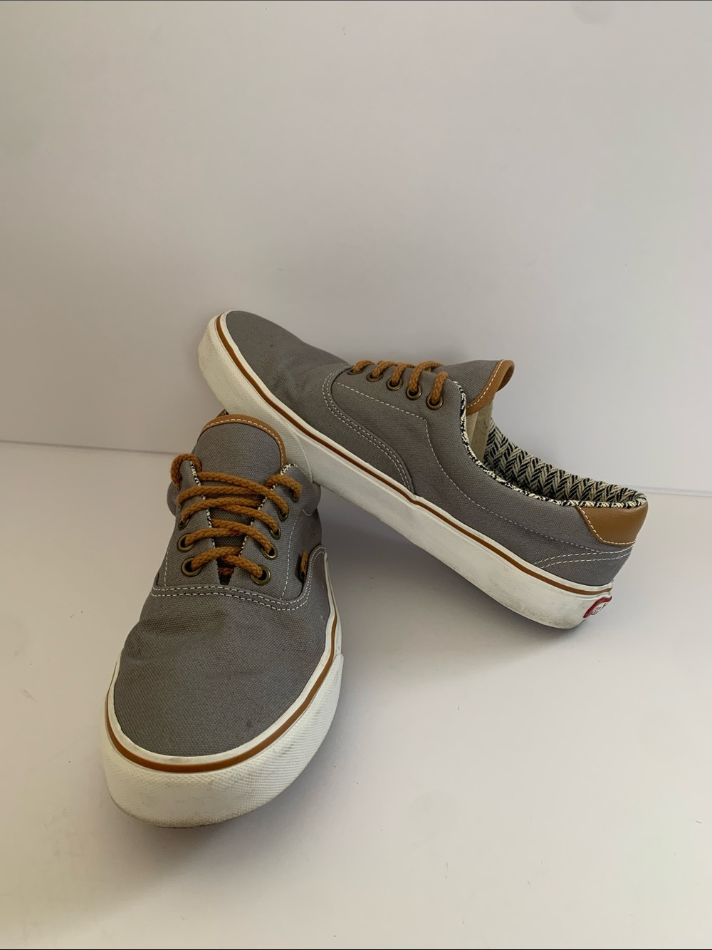 Vans Men’s Low-Top size 10 Gray Canvas Sneakers with Brown Accents